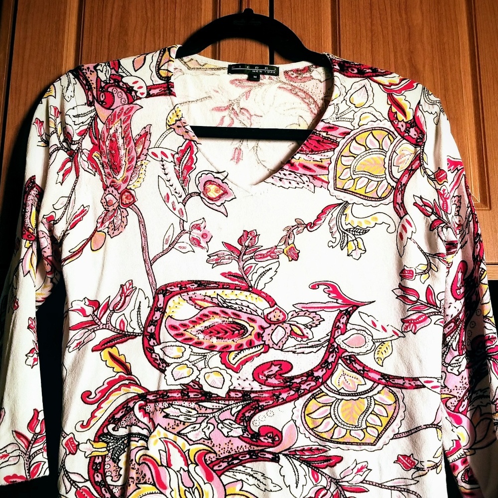 Pierri New York beaded v-neck lightweight sweater